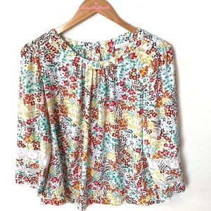 New York & Company Floral 3/4 sleeve with button down back top, Size M